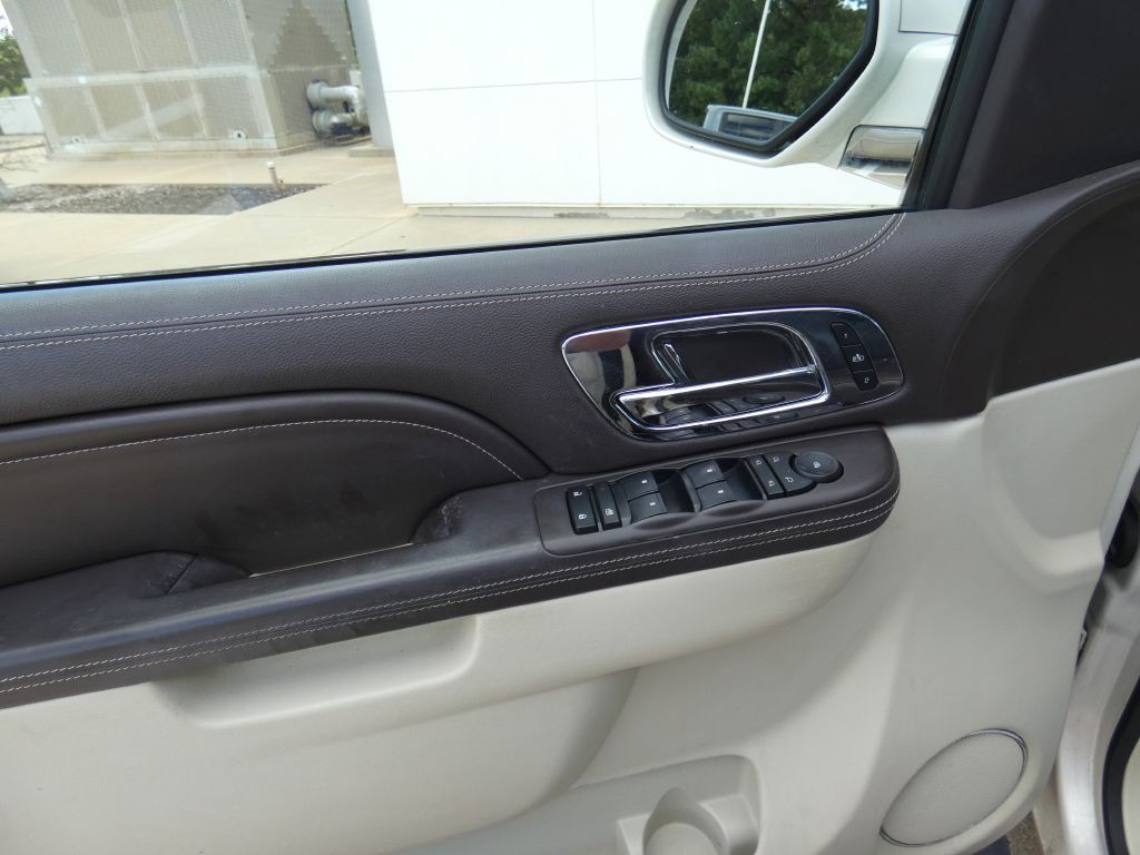 2013 Cadillac Escalade Image 20
