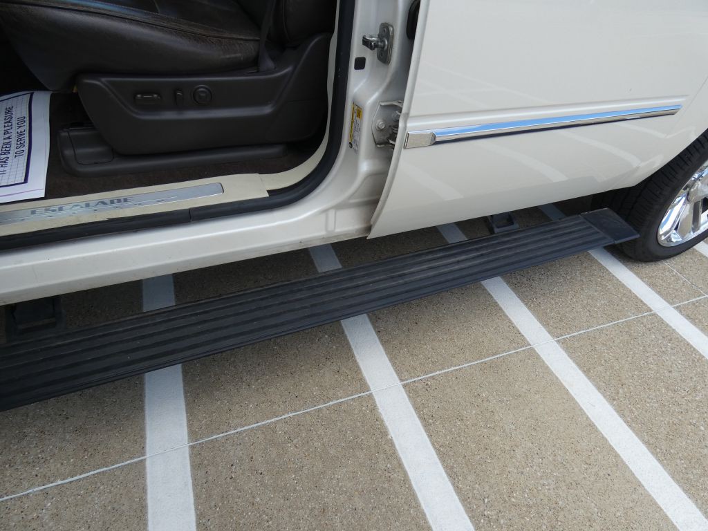 2013 Cadillac Escalade Image 23