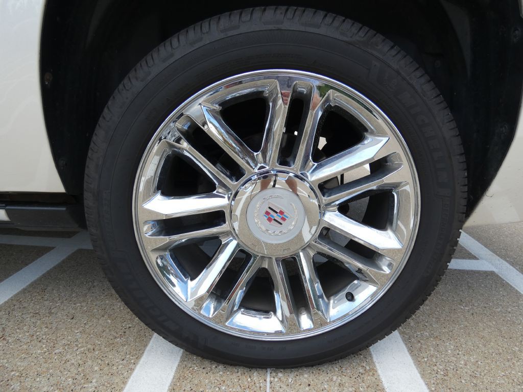 2013 Cadillac Escalade Image 24