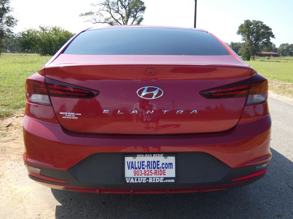 2020 Hyundai Elantra Image 3
