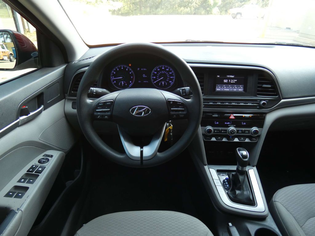 2020 Hyundai Elantra Image 8