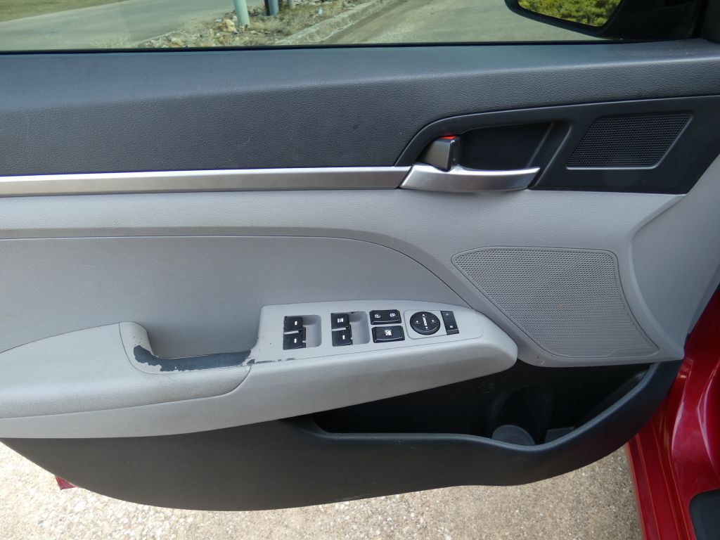 2020 Hyundai Elantra Image 17