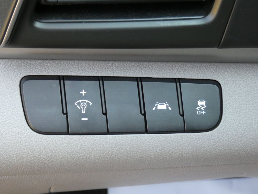 2020 Hyundai Elantra Image 18