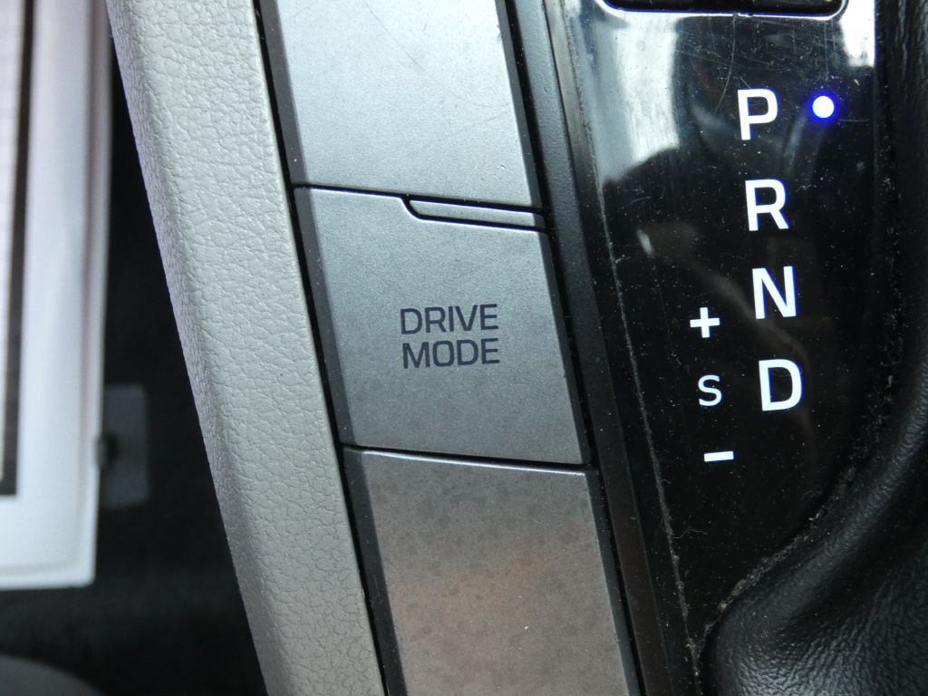 2020 Hyundai Elantra Image 20