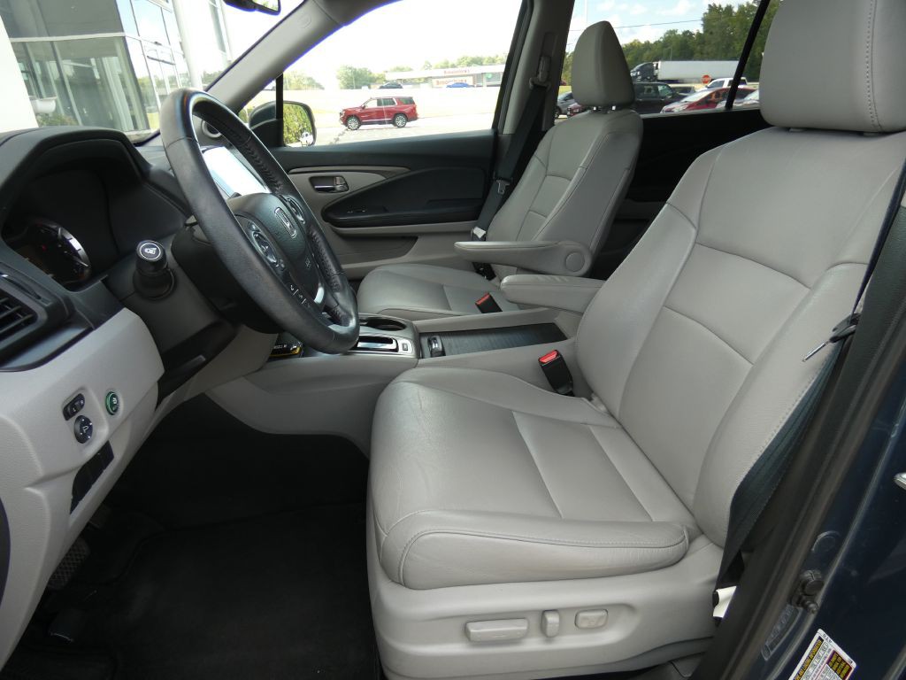 2017 Honda Pilot Image 12