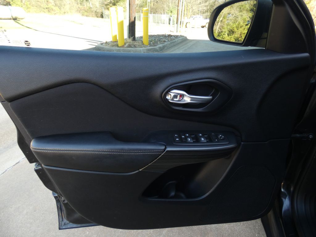 2016 Jeep Cherokee Image 11