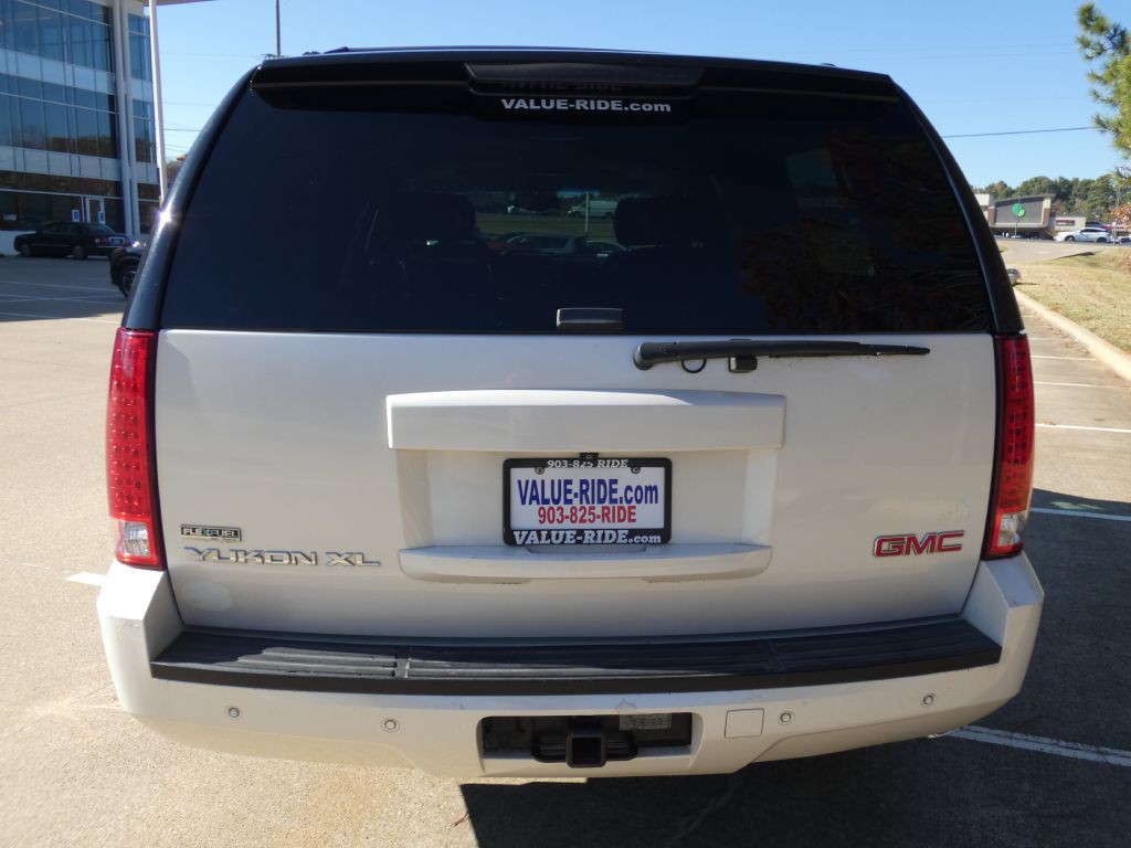 2010 GMC Yukon Image 3
