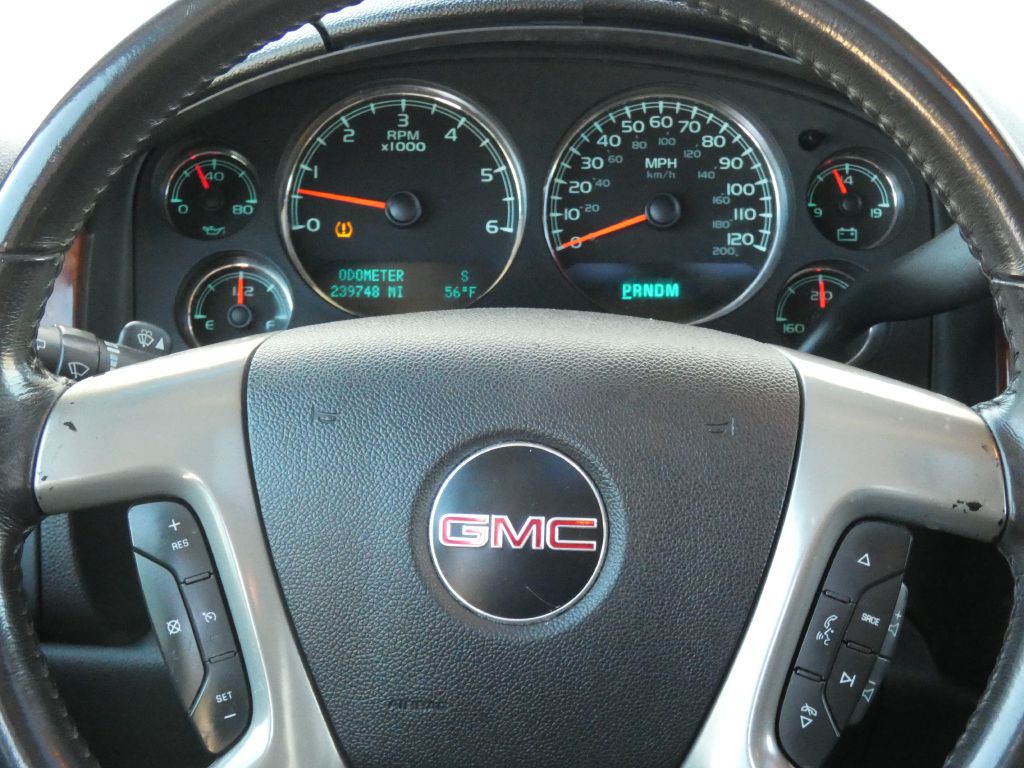 2010 GMC Yukon Image 10