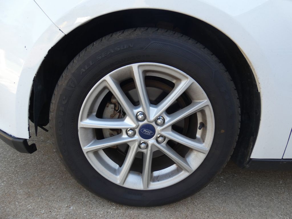 2015 Ford Focus Image 19