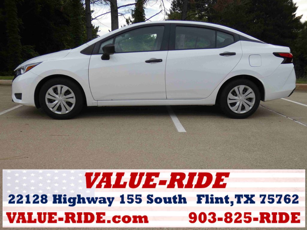 2024 Nissan Versa Image 1