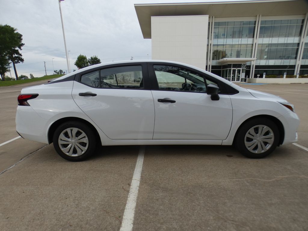 2024 Nissan Versa Image 3