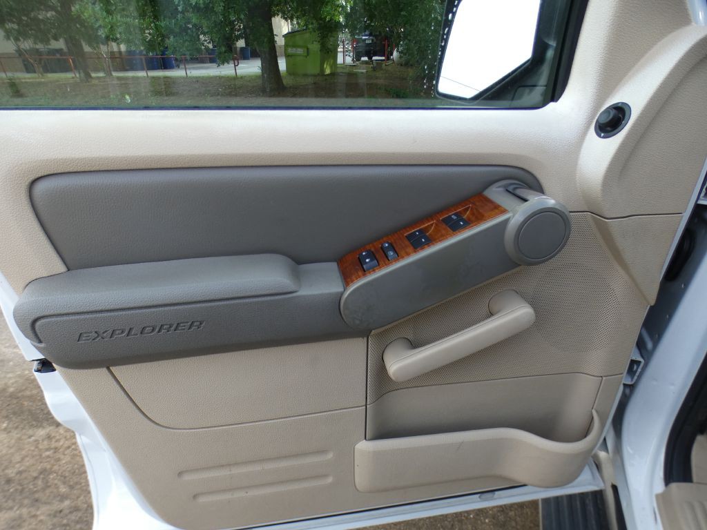 2006 Ford Explorer Image 10