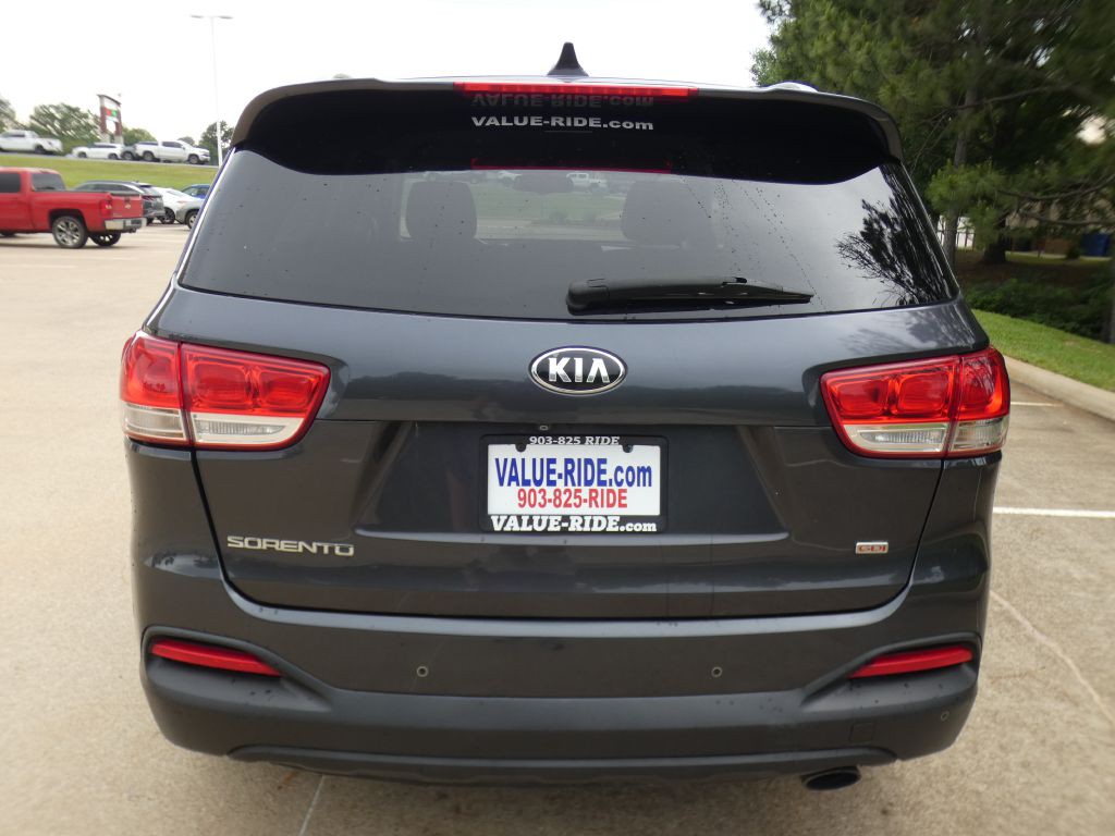 2016 Kia Sorento Image 2