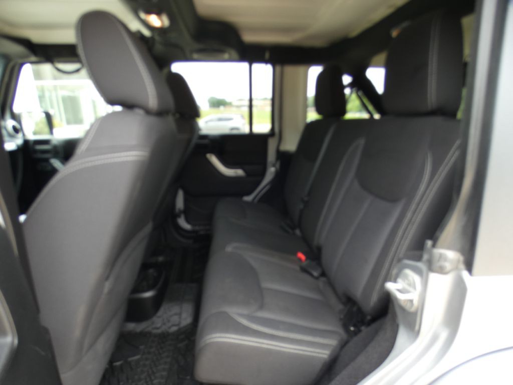 2013 Jeep Wrangler Unlimited Image 13