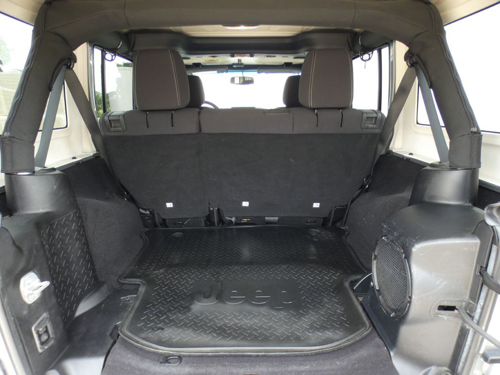 2013 Jeep Wrangler Unlimited Image 15