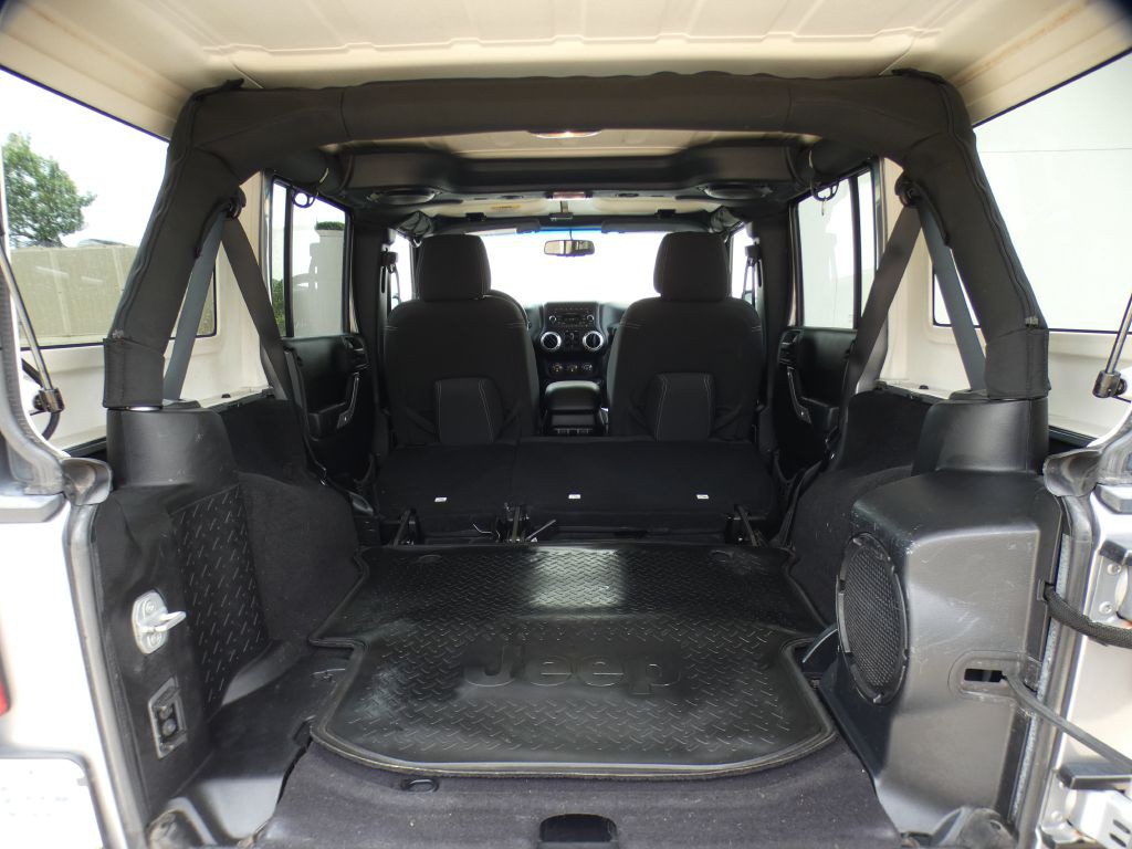 2013 Jeep Wrangler Unlimited Image 16