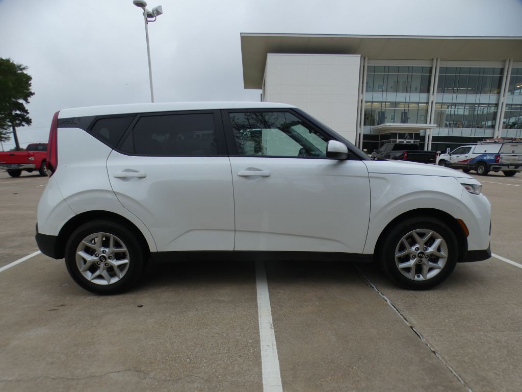 2021 Kia Soul Image 3