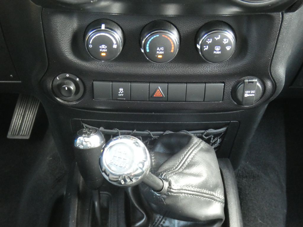 2016 Jeep Wrangler Image 10