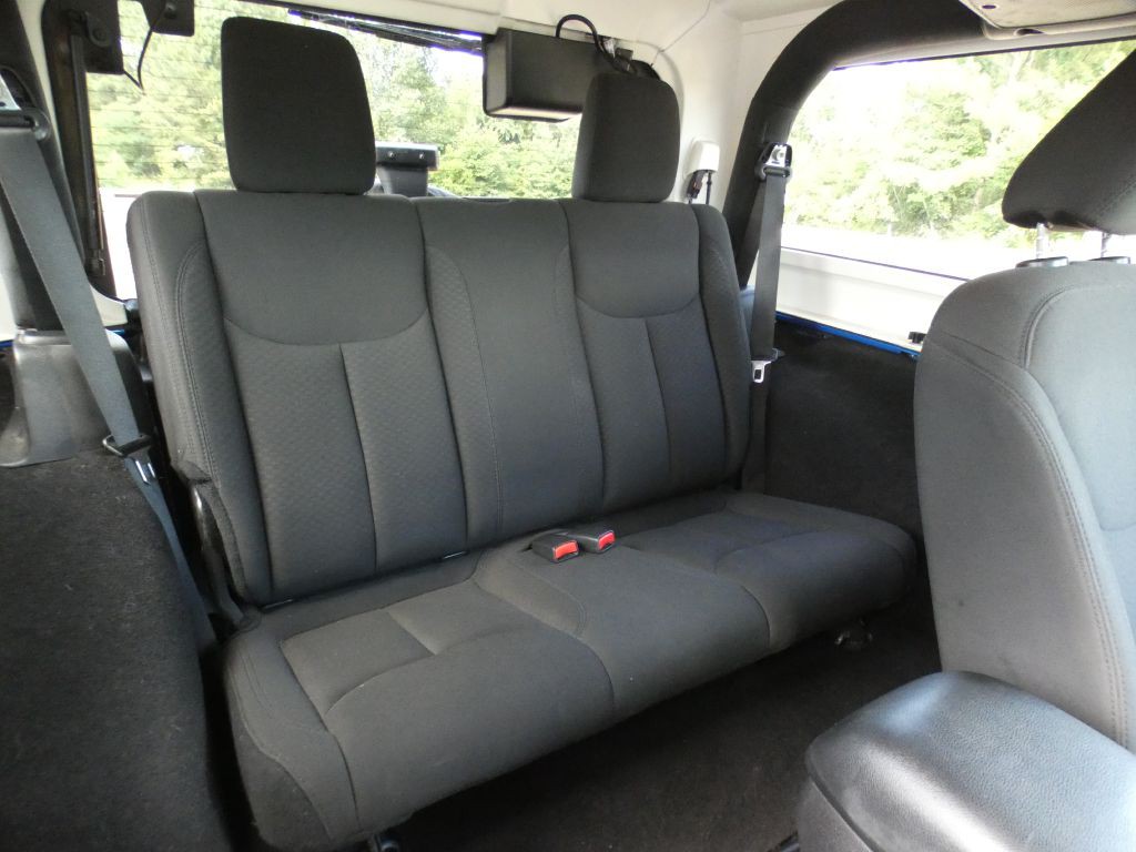 2016 Jeep Wrangler Image 13