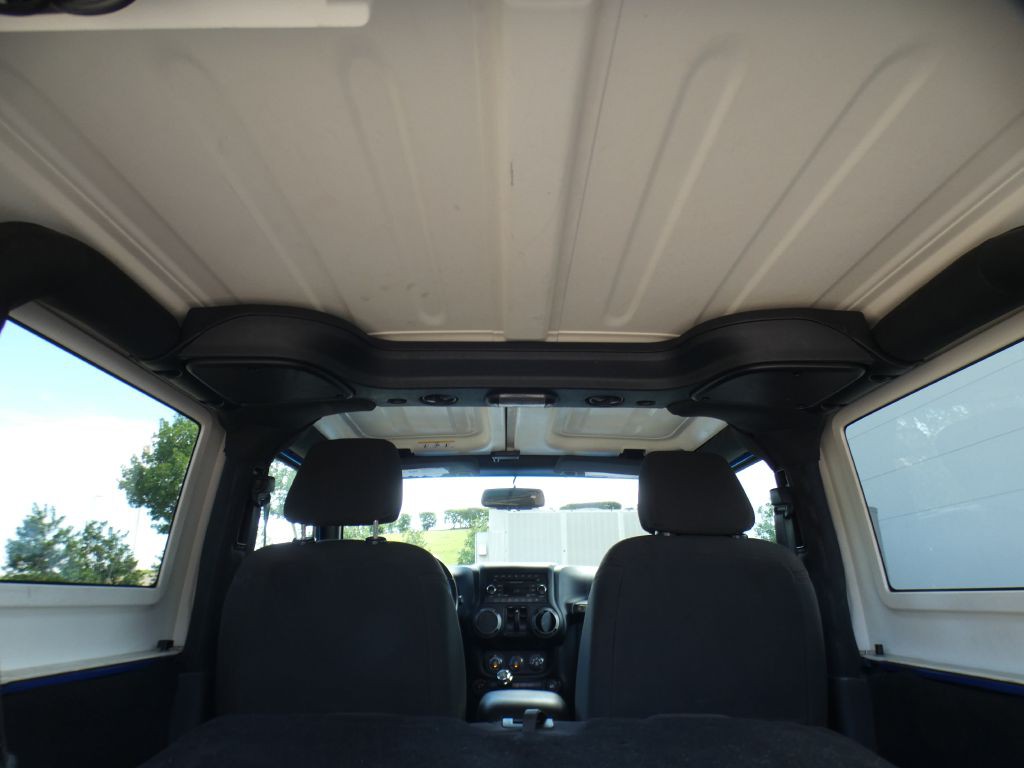 2016 Jeep Wrangler Image 16