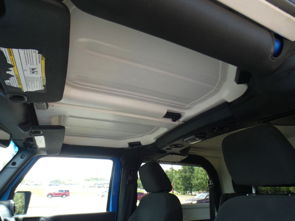 2016 Jeep Wrangler Image 18