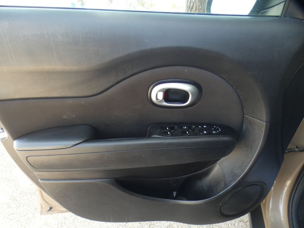 2016 Kia Soul Image 17