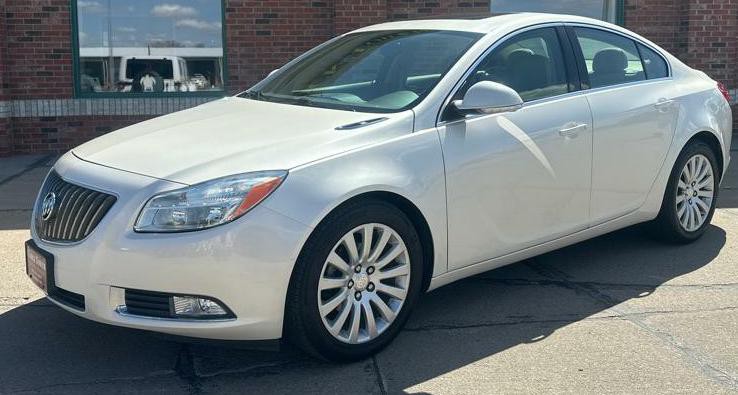 2012 Buick Regal Image 2