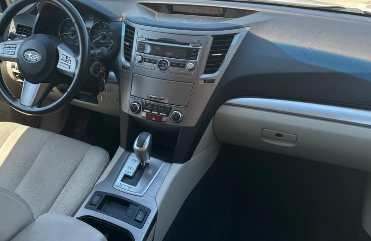 2011 Subaru Outback Image 12