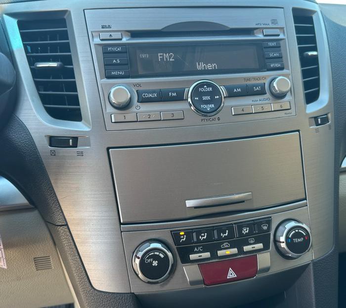 2011 Subaru Outback Image 25