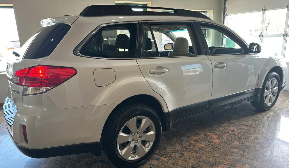 2011 Subaru Outback Image 7