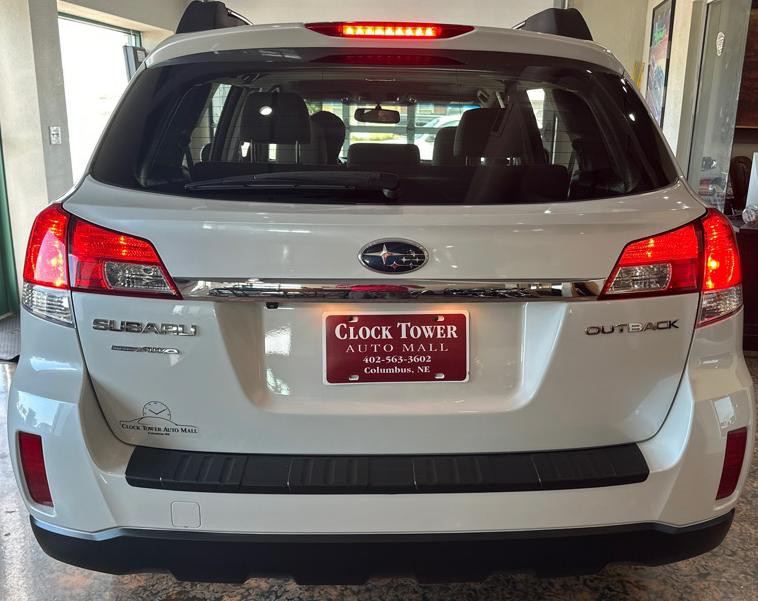 2011 Subaru Outback Image 9