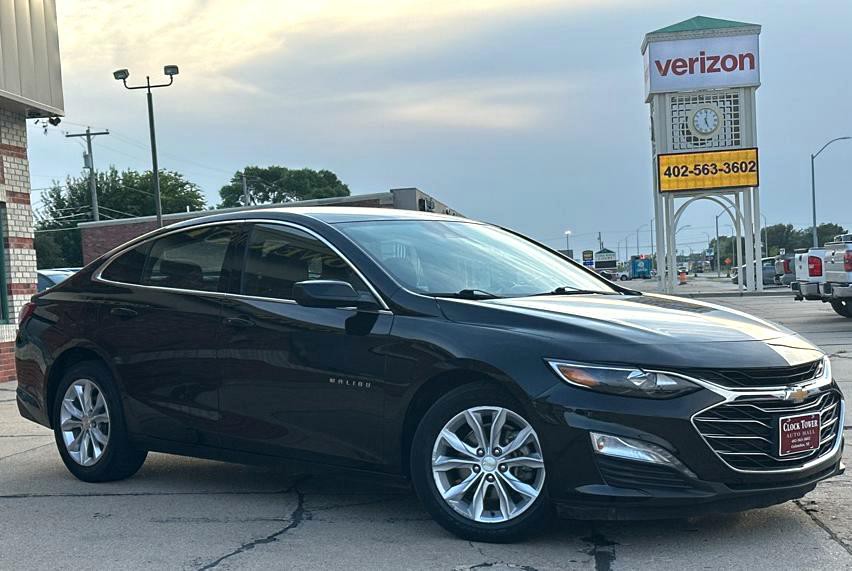 2021 Chevrolet Malibu Image 2