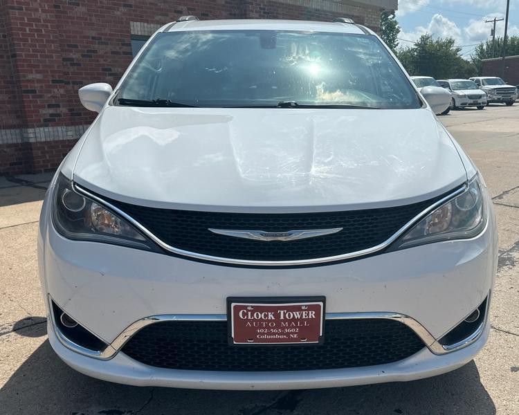2017 Chrysler Pacifica Image 3
