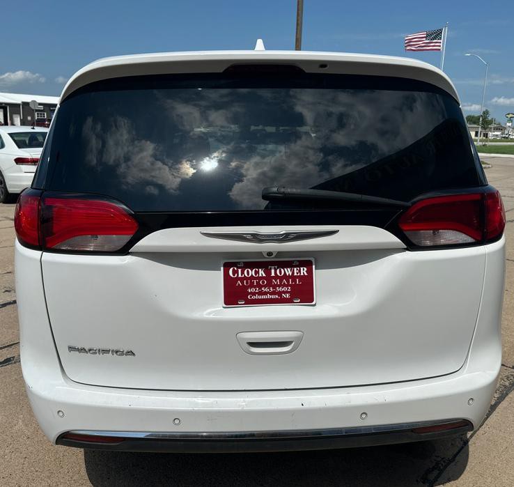 2017 Chrysler Pacifica Image 7