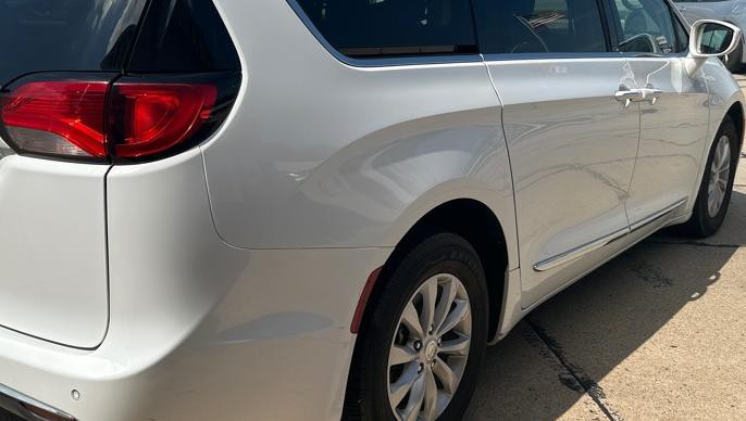 2017 Chrysler Pacifica Image 6