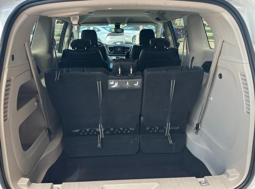 2017 Chrysler Pacifica Image 8
