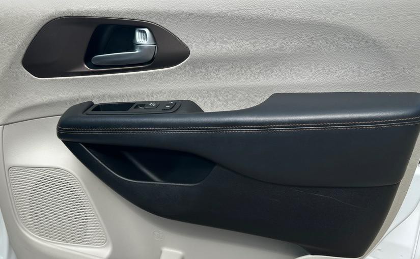 2017 Chrysler Pacifica Image 11