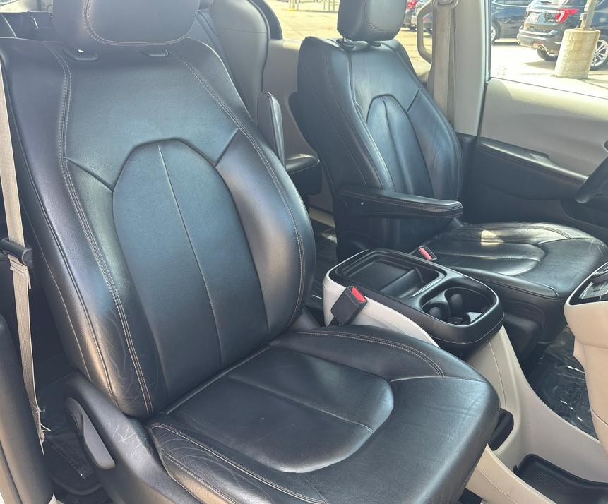 2017 Chrysler Pacifica Image 12