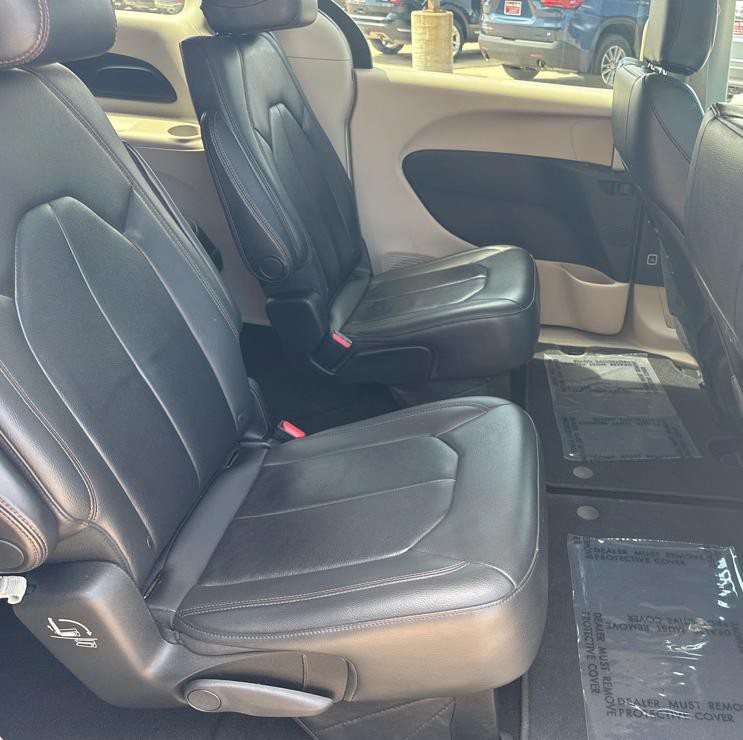 2017 Chrysler Pacifica Image 13