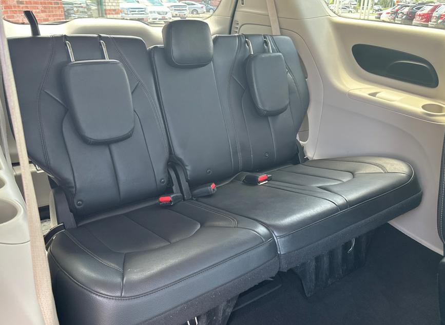 2017 Chrysler Pacifica Image 14