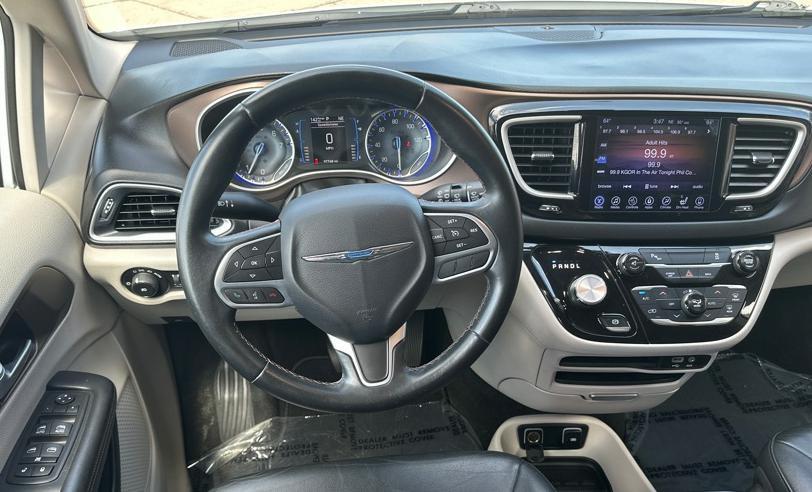 2017 Chrysler Pacifica Image 17