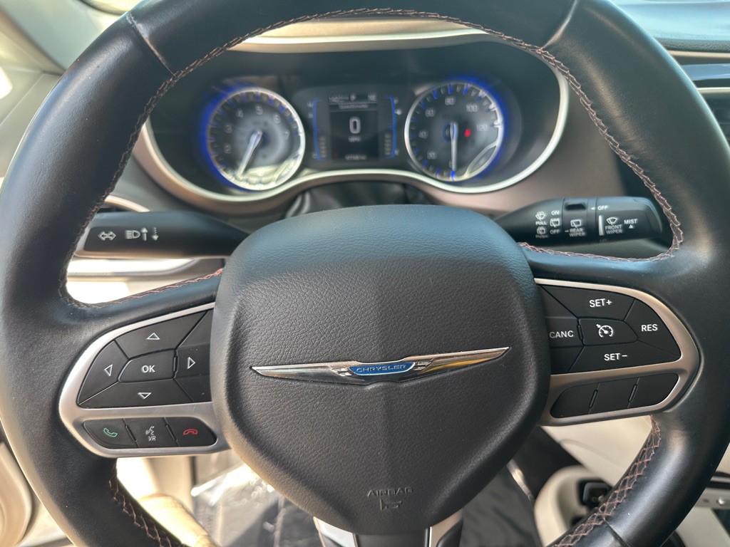 2017 Chrysler Pacifica Image 22