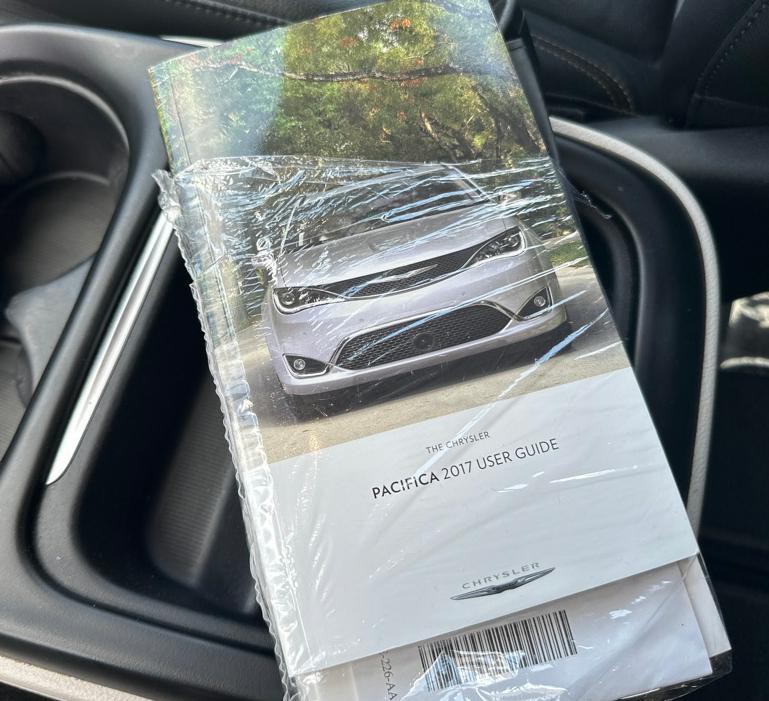 2017 Chrysler Pacifica Image 28