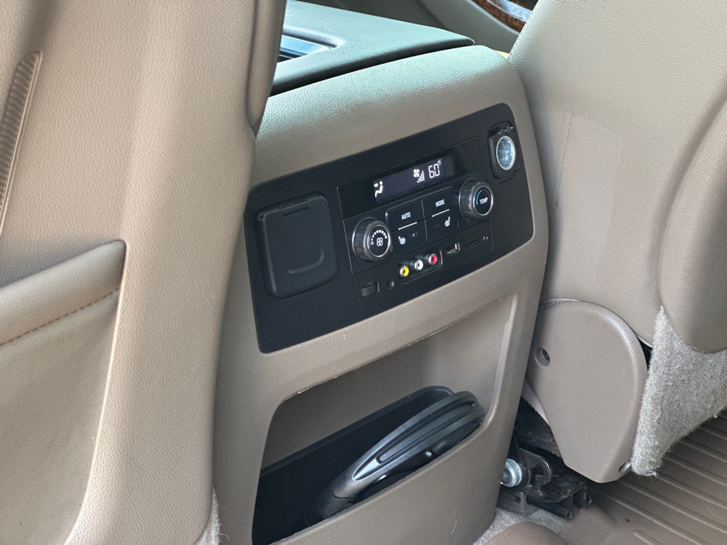 2015 Chevrolet Tahoe Image 18