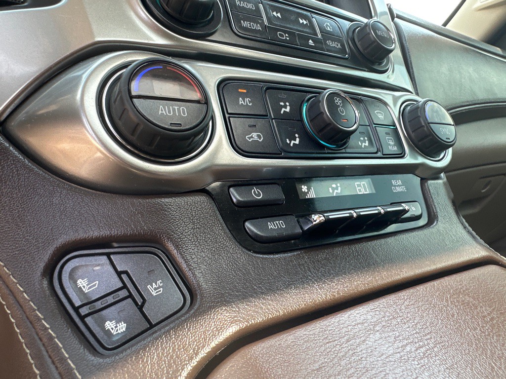2015 Chevrolet Tahoe Image 32