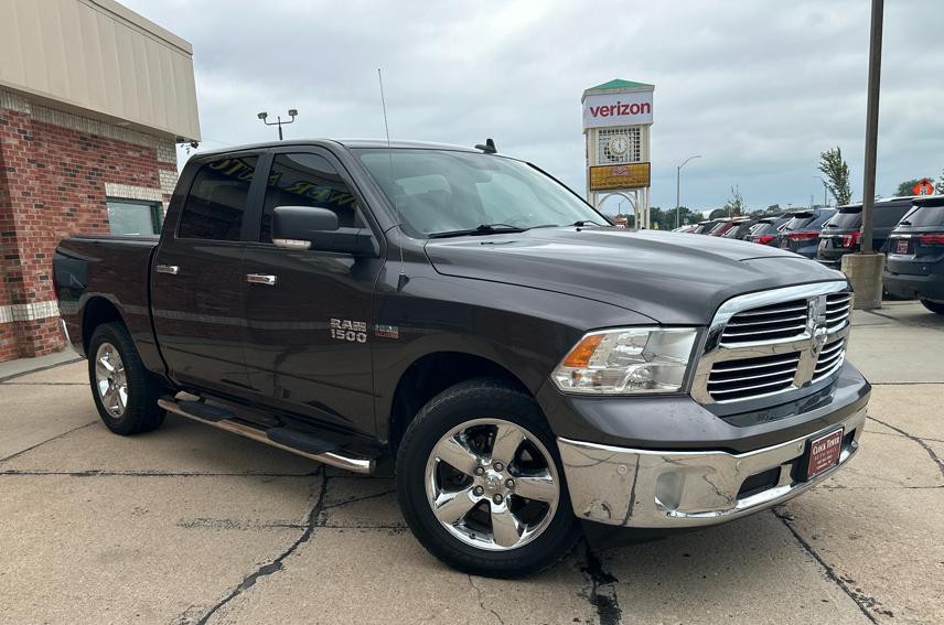 2017 RAM 1500 Image 3