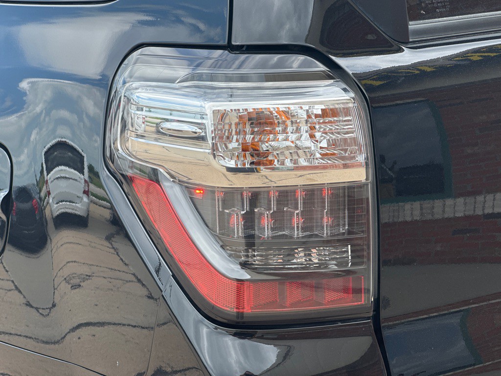 2016 Toyota 4Runner Image 9