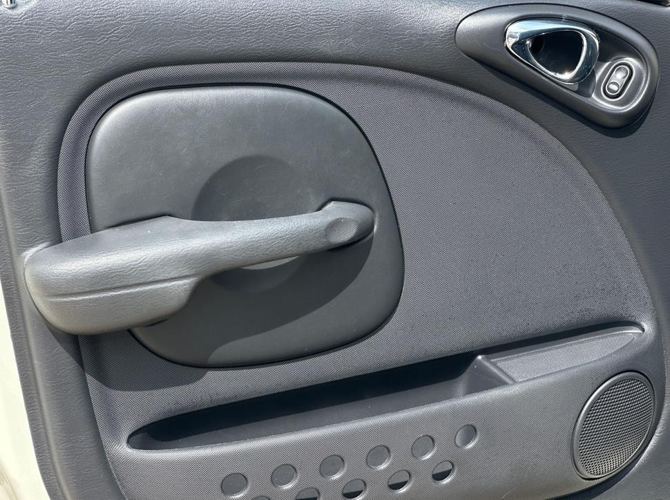 2004 Chrysler PT Cruiser Image 16