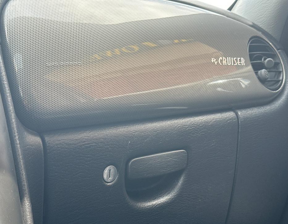 2004 Chrysler PT Cruiser Image 22