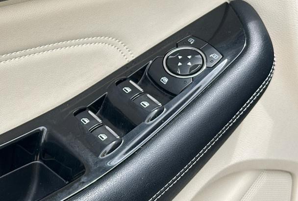 2015 Ford Edge Image 18